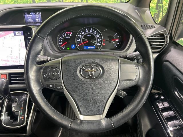 TOYOTA VOXY 2018 Image 31
