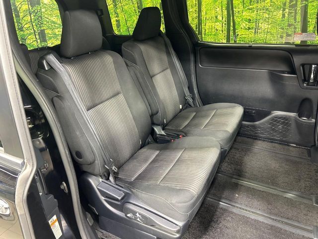 TOYOTA VOXY 2018 Image 31