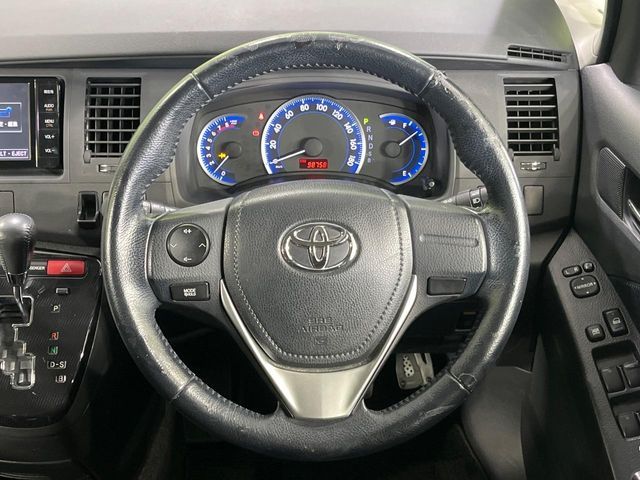 TOYOTA ISIS 2015 Image 31