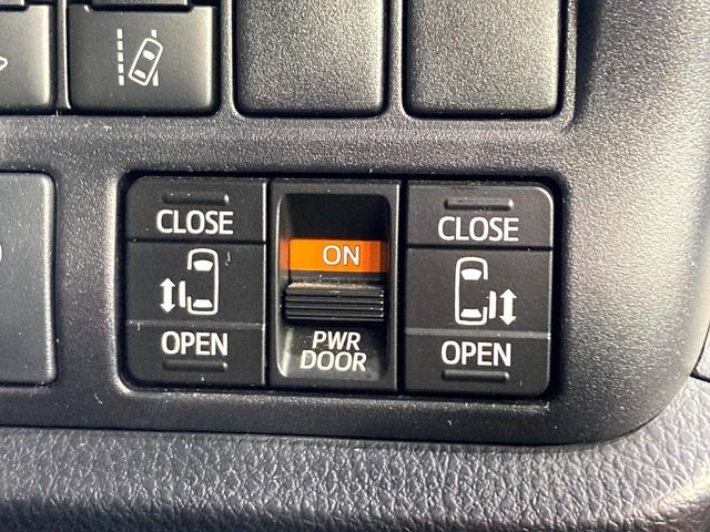 TOYOTA VOXY 2021 Image 31