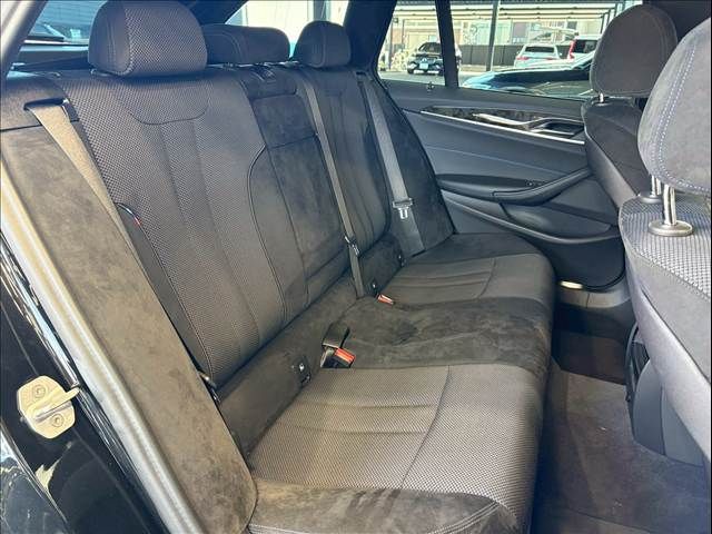 BMW 5SERIES TOURING 2018 Image 31