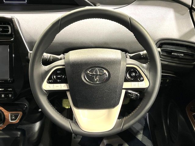 TOYOTA PRIUS 2017 Image 31