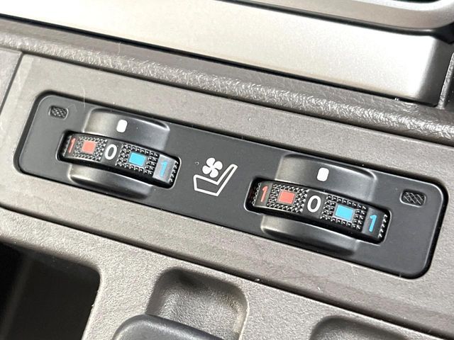 TOYOTA LANDCRUISER PRADO 2023 Image 31