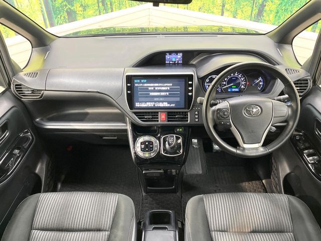 TOYOTA VOXY HYBRID 2017 Image 31