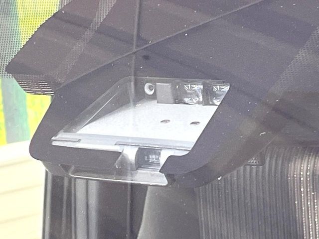 TOYOTA VOXY HYBRID 2017 Image 31