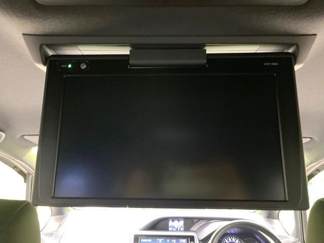 TOYOTA VOXY HYBRID 2017 Image 31