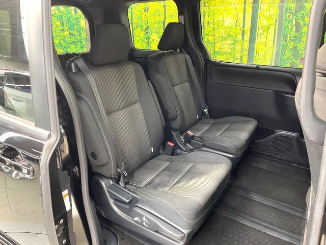 TOYOTA VOXY HYBRID 2017 Image 31