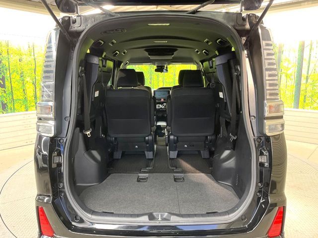 TOYOTA VOXY HYBRID 2017 Image 31