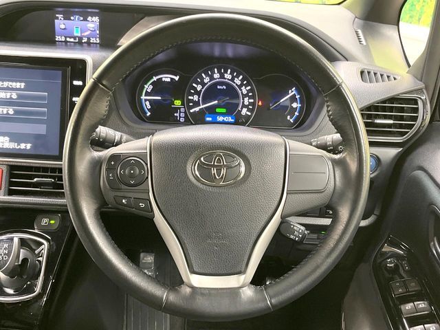 TOYOTA VOXY HYBRID 2017 Image 31
