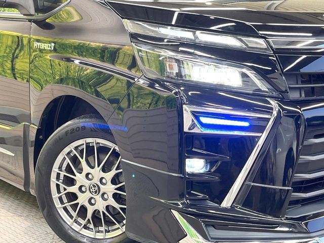 TOYOTA VOXY HYBRID 2017 Image 31