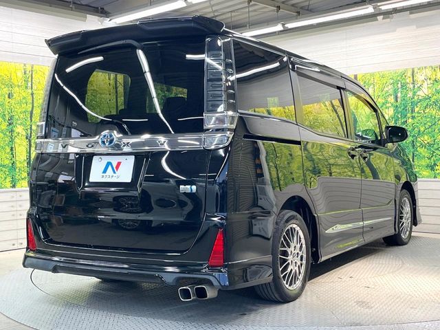 TOYOTA VOXY HYBRID 2017 Image 31