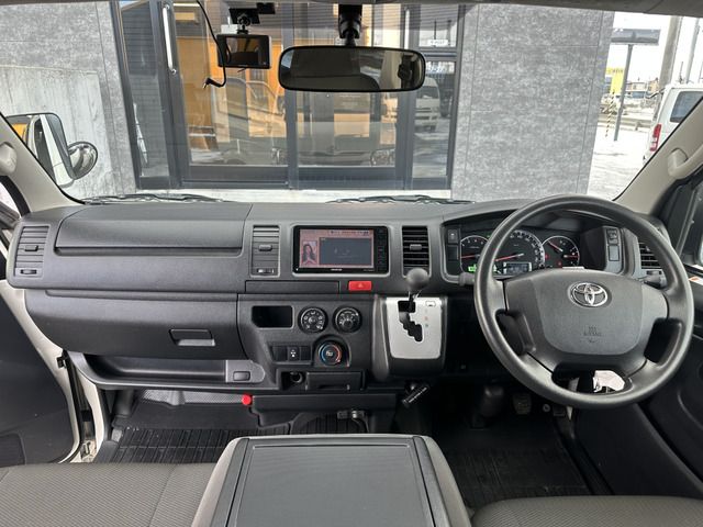 TOYOTA HIACE VAN 4WD 2019 Image 31