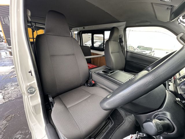 TOYOTA HIACE VAN 4WD 2019 Image 31