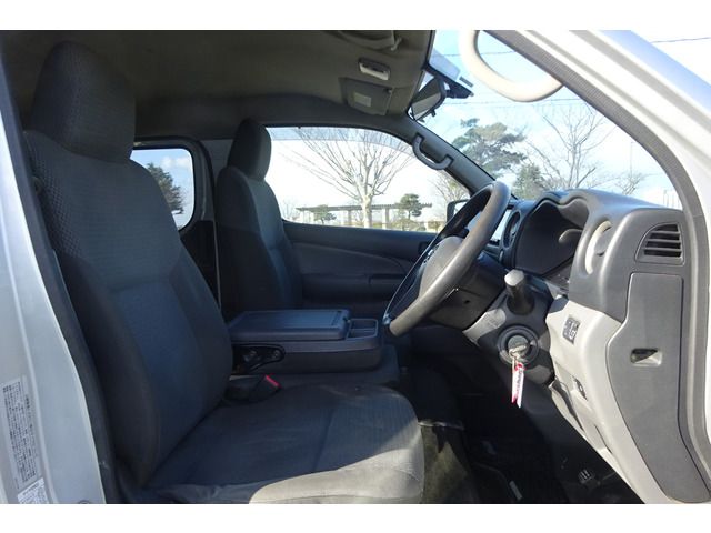 NISSAN NV350 CARAVAN 4WD 2013 Image 31