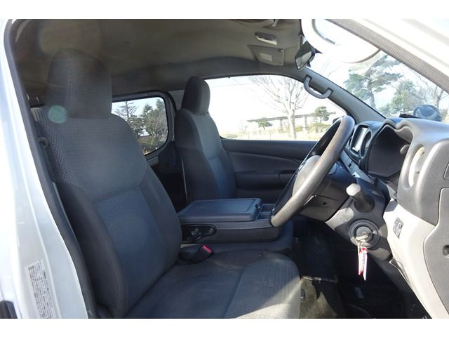 NISSAN NV350 CARAVAN 4WD 2013 Image 31