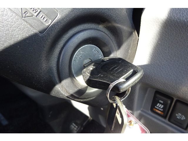 NISSAN NV350 CARAVAN 4WD 2013 Image 31