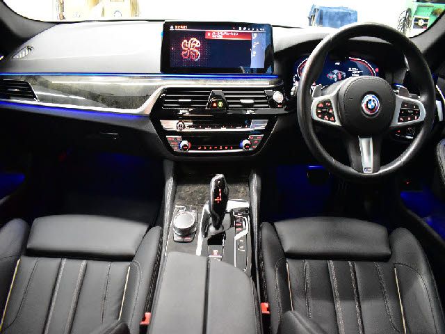 BMW 5SERIES SEDAN 2021 Image 31