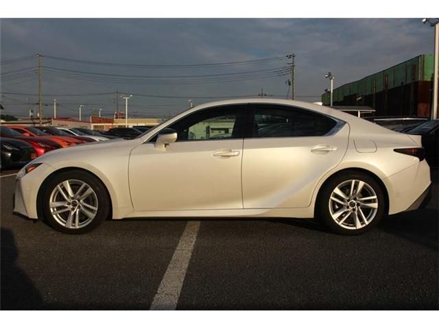 TOYOTA LEXUS IS300H 2023 Image 31