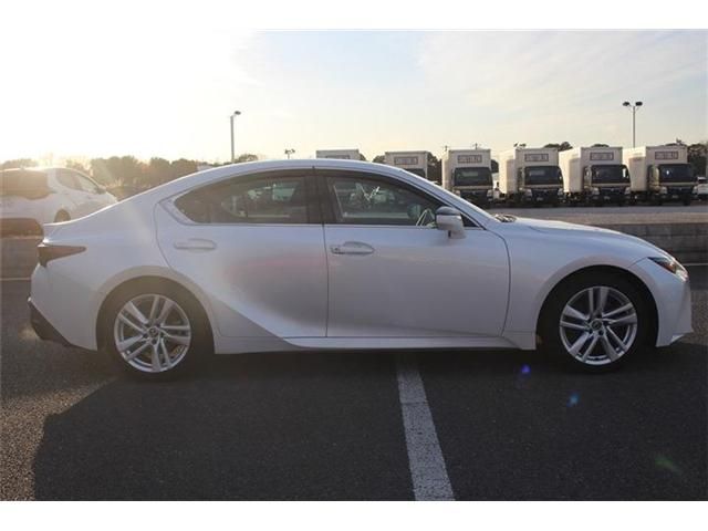 TOYOTA LEXUS IS300H 2023 Image 31