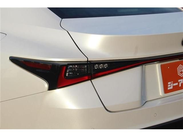 TOYOTA LEXUS IS300H 2023 Image 31