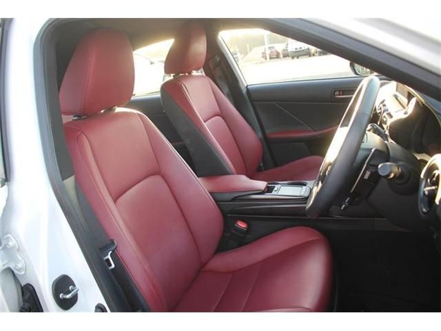 TOYOTA LEXUS IS300H 2023 Image 31