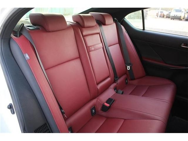 TOYOTA LEXUS IS300H 2023 Image 31