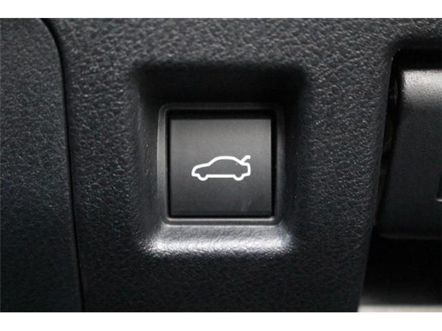 TOYOTA LEXUS IS300H 2023 Image 31