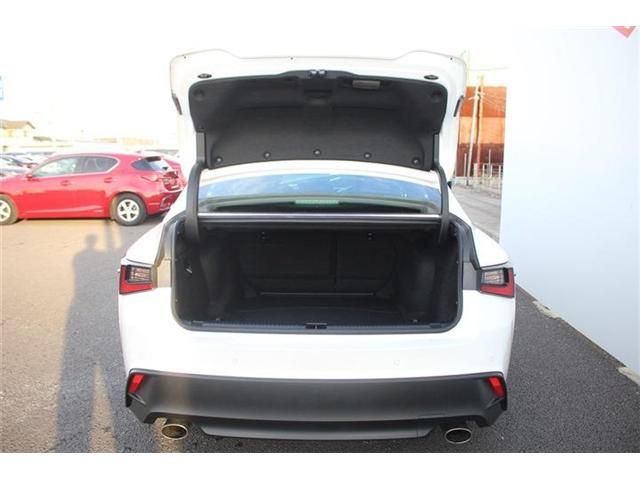 TOYOTA LEXUS IS300H 2023 Image 31