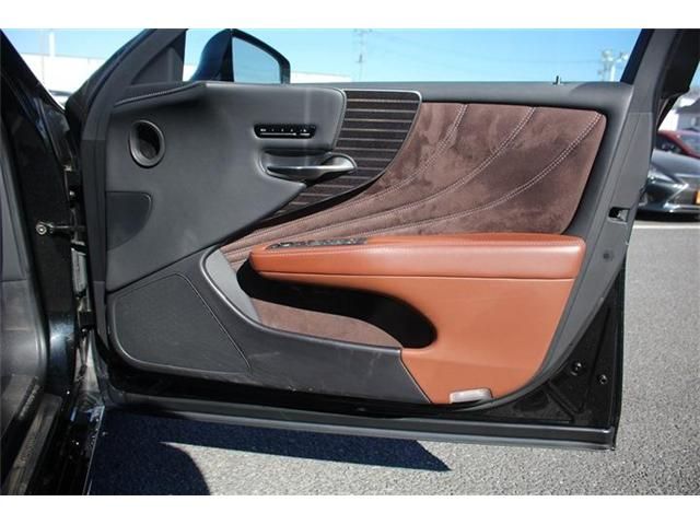 TOYOTA LEXUS LS500H 4WD 2018 Image 31