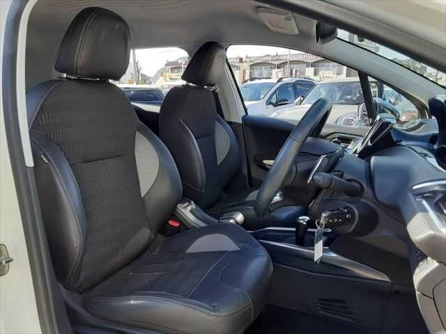 PEUGEOT 2008 2015 Image 31