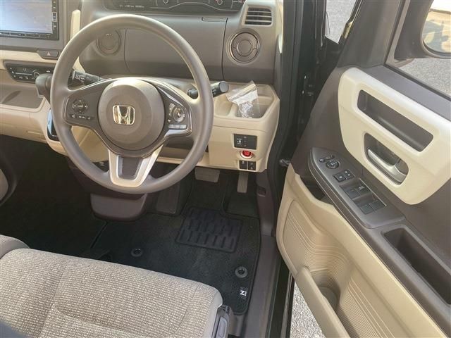 HONDA N BOX 2018 Image 31