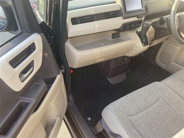 HONDA N BOX 2018 Image 31