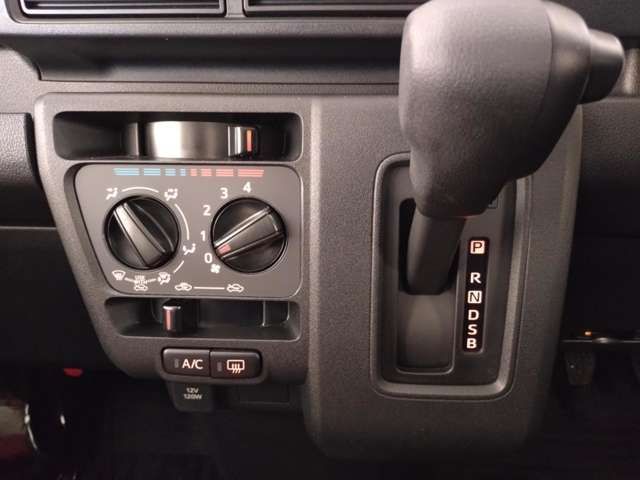 DAIHATSU HIJET CARGO 2025 Image 31