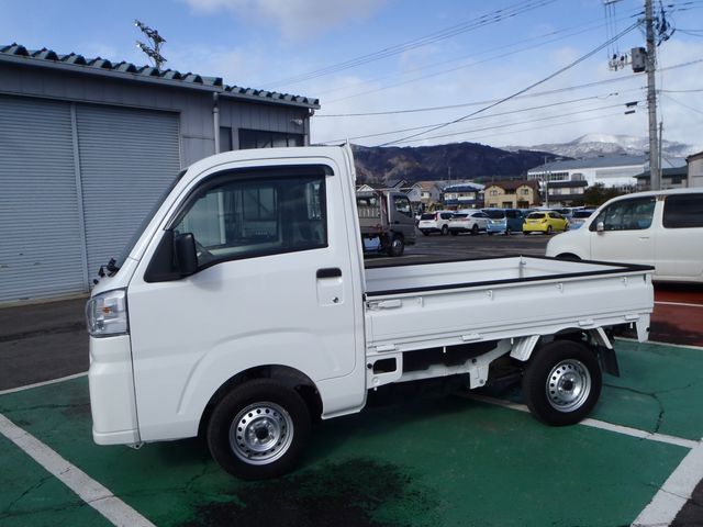 DAIHATSU HIJET TRUCK 4WD 2022 Image 31