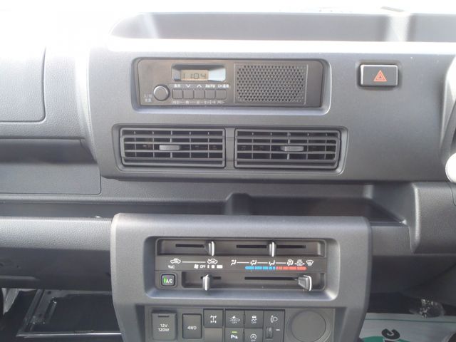 DAIHATSU HIJET TRUCK 4WD 2022 Image 31