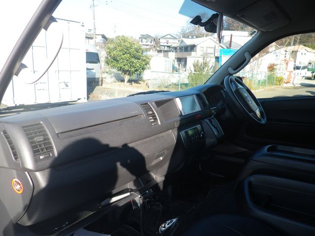 TOYOTA HIACE COMMUTER 2014 Image 31