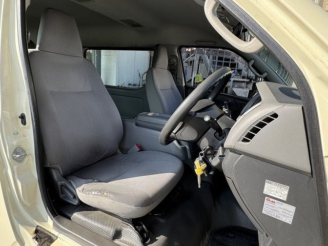 TOYOTA HIACE WAGON 4WD 2005 Image 31