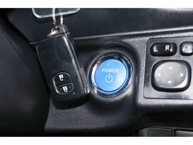 TOYOTA AQUA 2015 Image 31