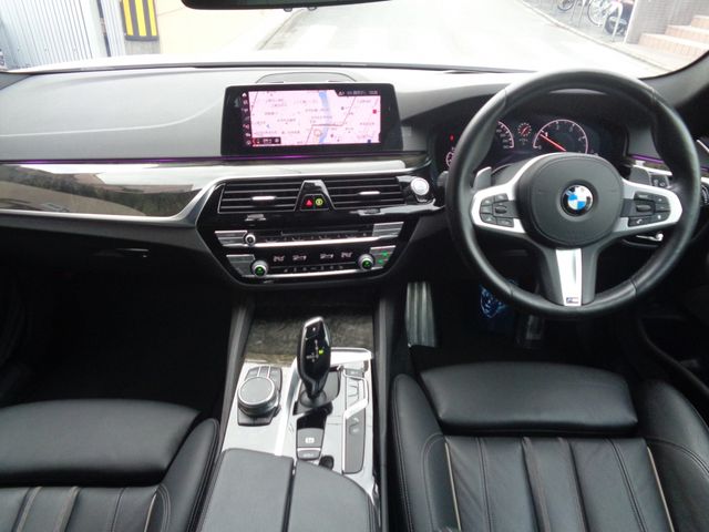 BMW 5SERIES TOURING 2019 Image 31