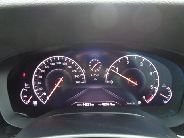 BMW 5SERIES TOURING 2019 Image 31