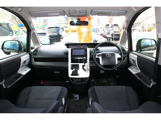 TOYOTA NOAH 2013 Image 31