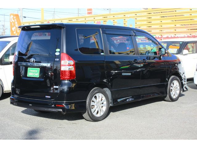 TOYOTA NOAH 2013 Image 31