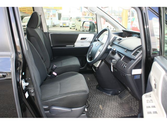 TOYOTA NOAH 2013 Image 31