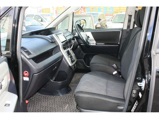 TOYOTA NOAH 2013 Image 31