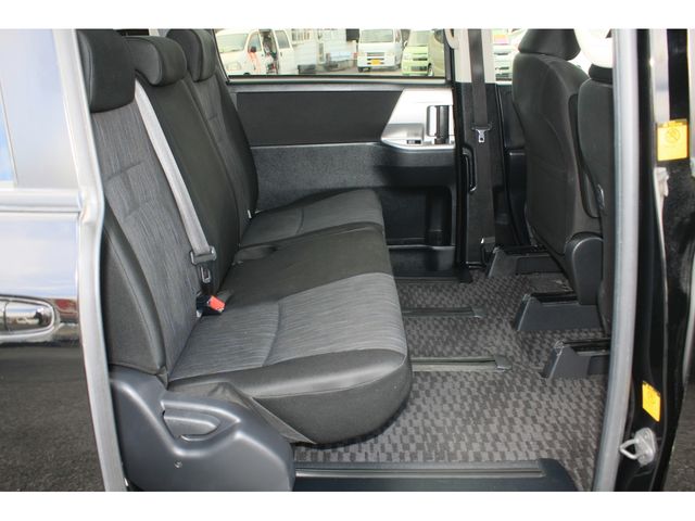 TOYOTA NOAH 2013 Image 31