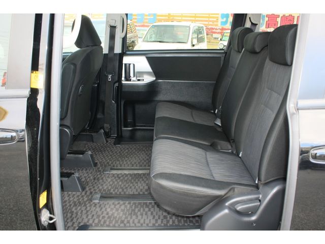 TOYOTA NOAH 2013 Image 31