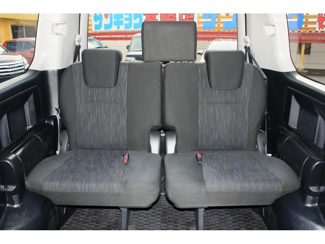 TOYOTA NOAH 2013 Image 31