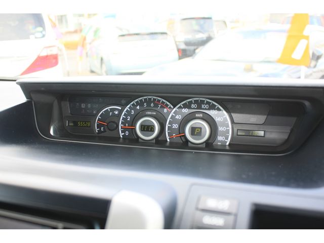 TOYOTA NOAH 2013 Image 31