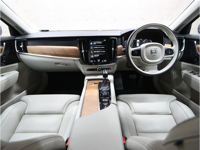VOLVO V90 2019 Image 31
