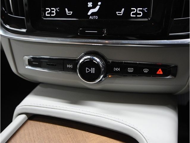 VOLVO V90 2019 Image 31